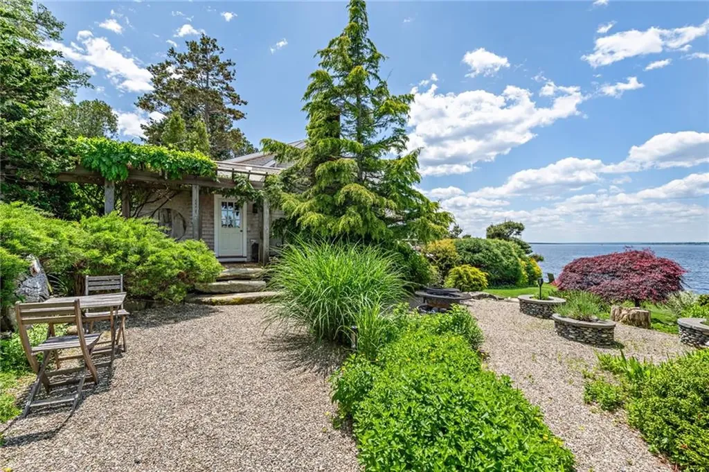79 Shore Road Bristol RI 02809