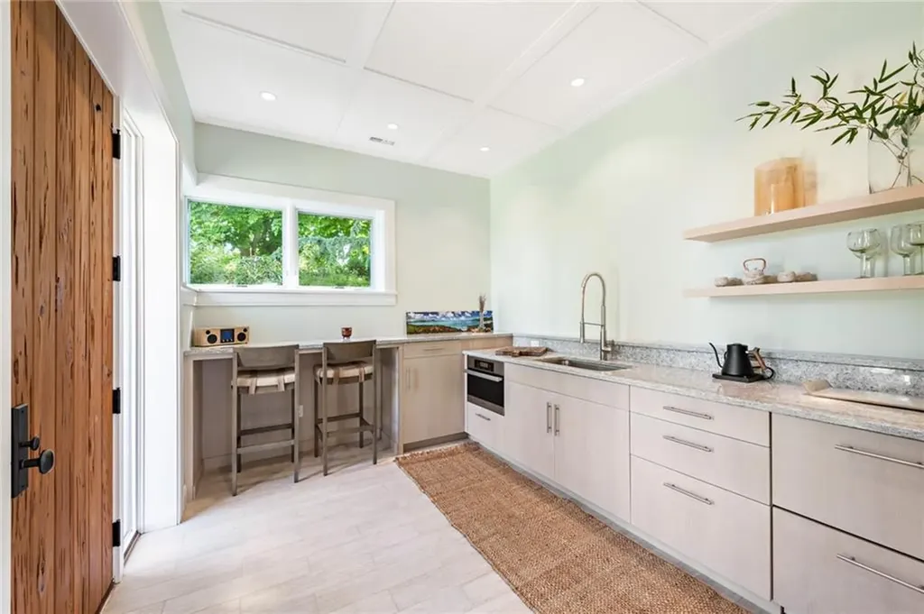 79 Shore Road Bristol RI 02809