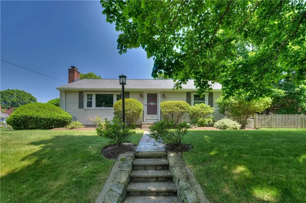14 Richmond Avenue Barrington RI 02806