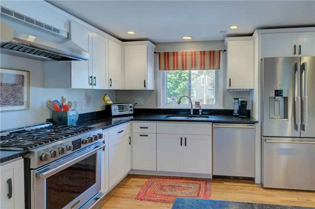 14 Richmond Avenue Barrington RI 02806