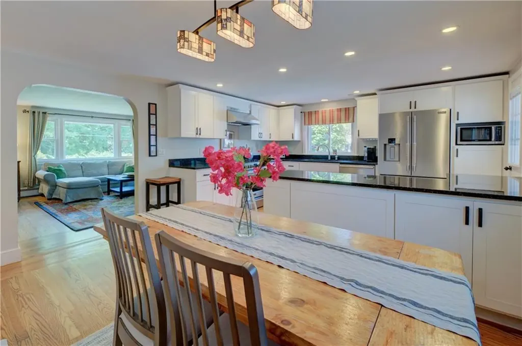 14 Richmond Avenue Barrington RI 02806
