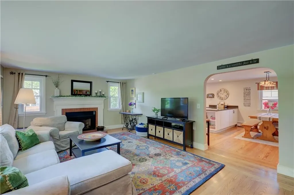 14 Richmond Avenue Barrington RI 02806