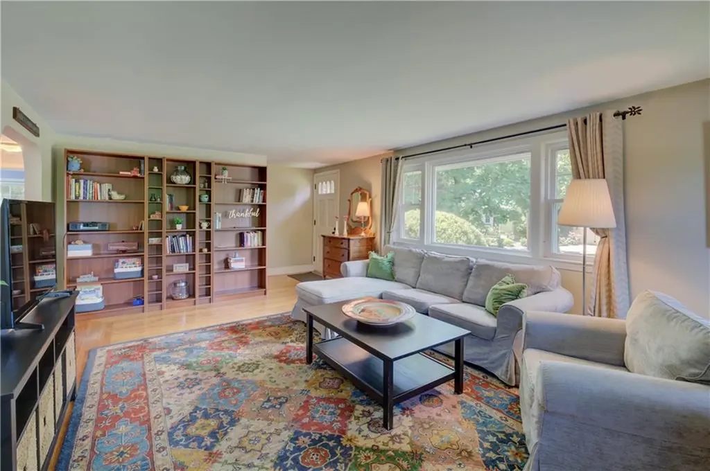 14 Richmond Avenue Barrington RI 02806