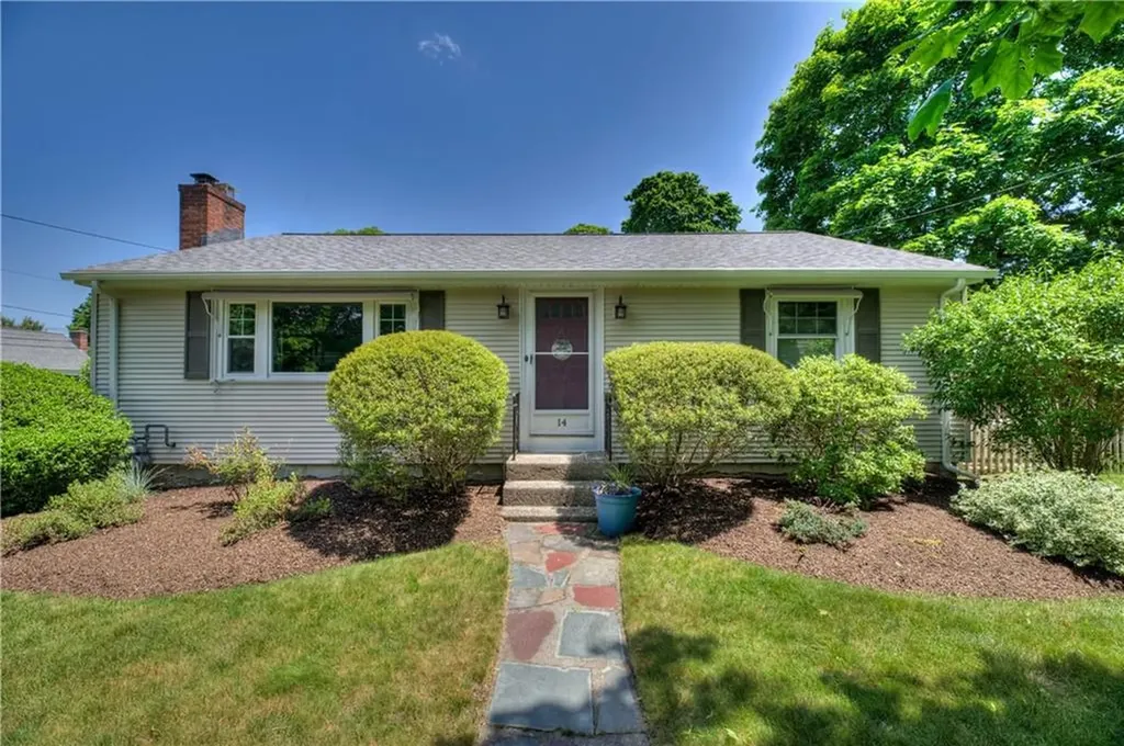 14 Richmond Avenue Barrington RI 02806