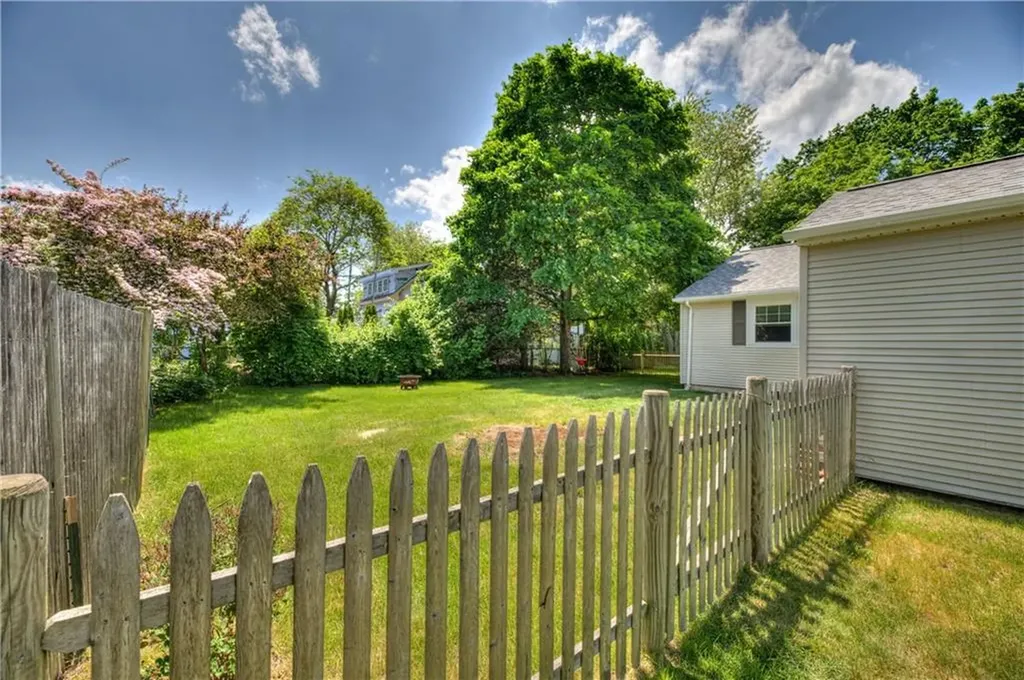 14 Richmond Avenue Barrington RI 02806