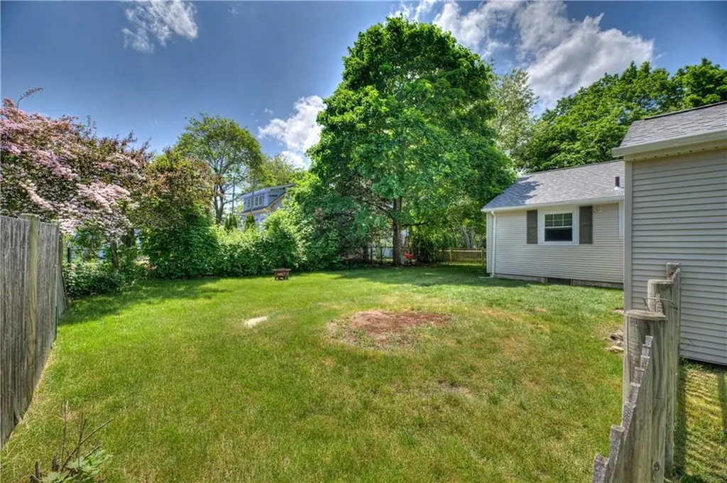 14 Richmond Avenue Barrington RI 02806