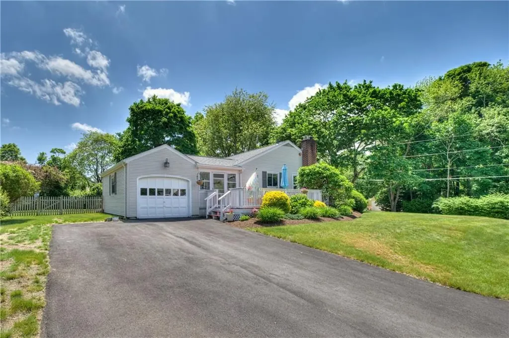 14 Richmond Avenue Barrington RI 02806