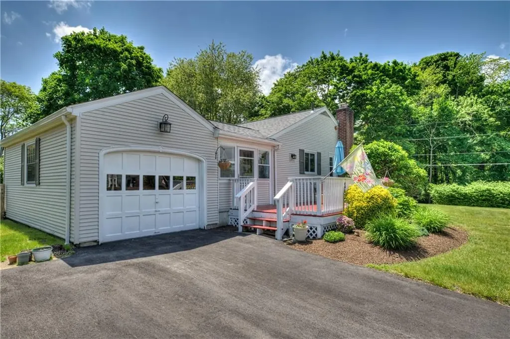 14 Richmond Avenue Barrington RI 02806