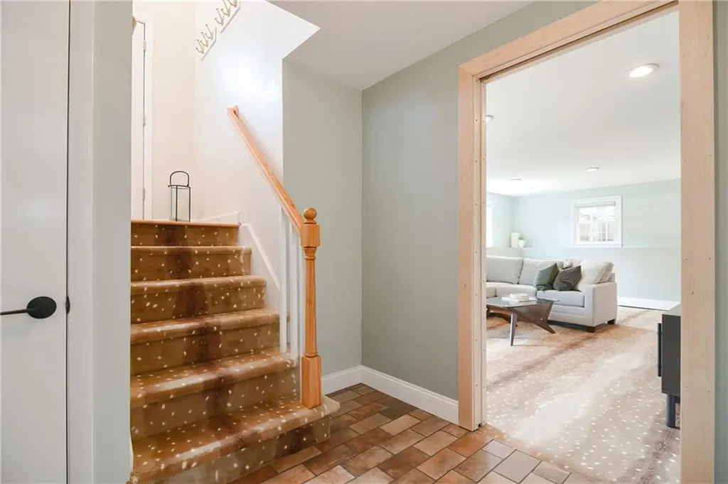 15 Dorothy Avenue Portsmouth RI 02871