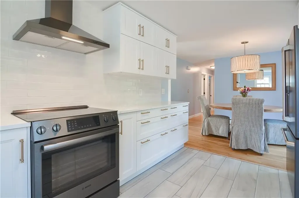 15 Dorothy Avenue Portsmouth RI 02871