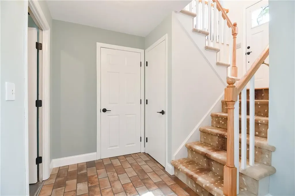 15 Dorothy Avenue Portsmouth RI 02871
