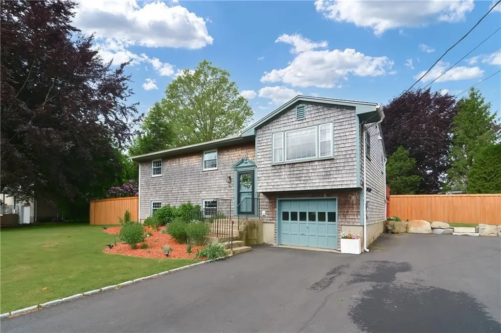 15 Dorothy Avenue Portsmouth RI 02871