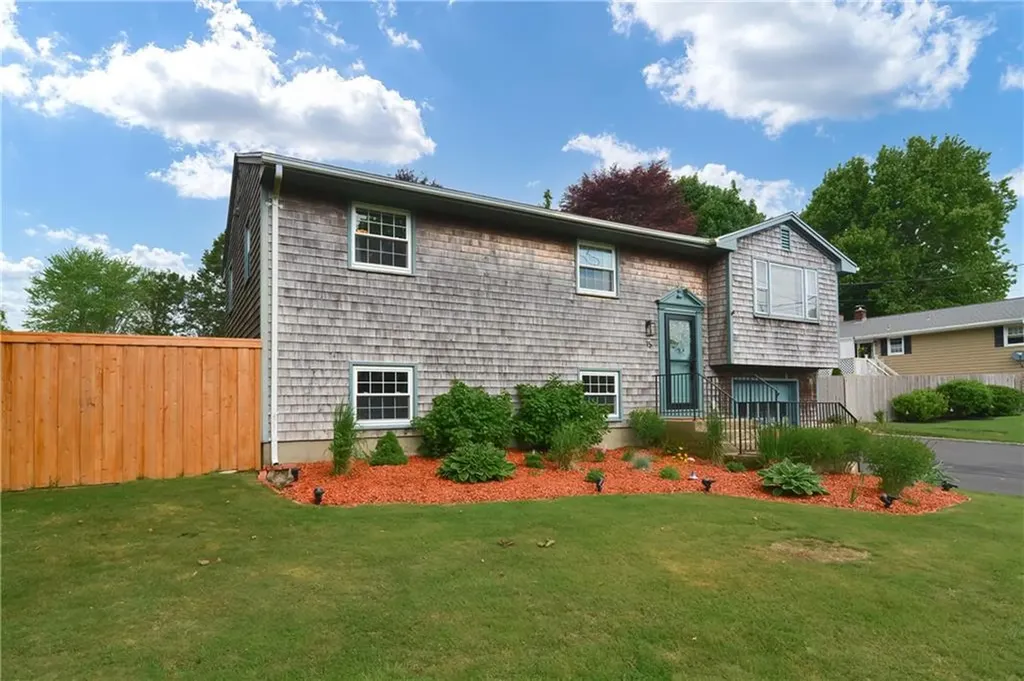 15 Dorothy Avenue Portsmouth RI 02871