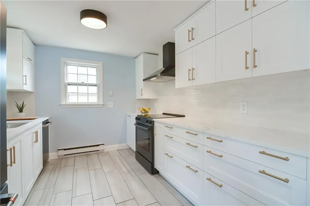 15 Dorothy Avenue Portsmouth RI 02871