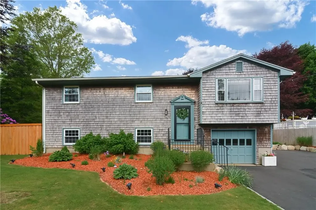 15 Dorothy Avenue Portsmouth RI 02871