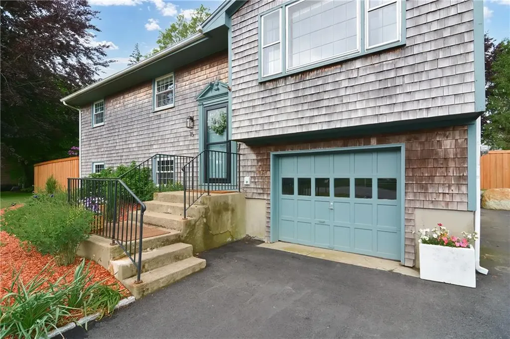 15 Dorothy Avenue Portsmouth RI 02871