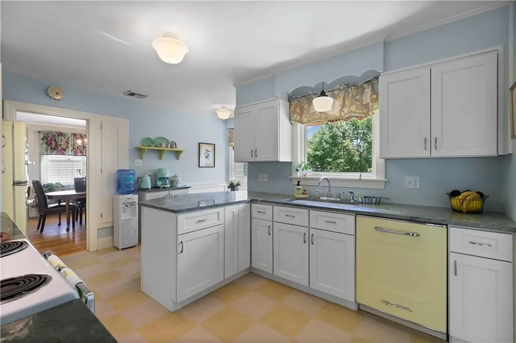 170 Gibbs Avenue Newport RI 02840