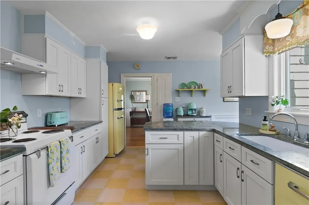 170 Gibbs Avenue Newport RI 02840