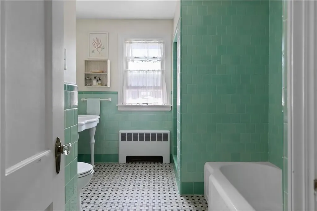 170 Gibbs Avenue Newport RI 02840