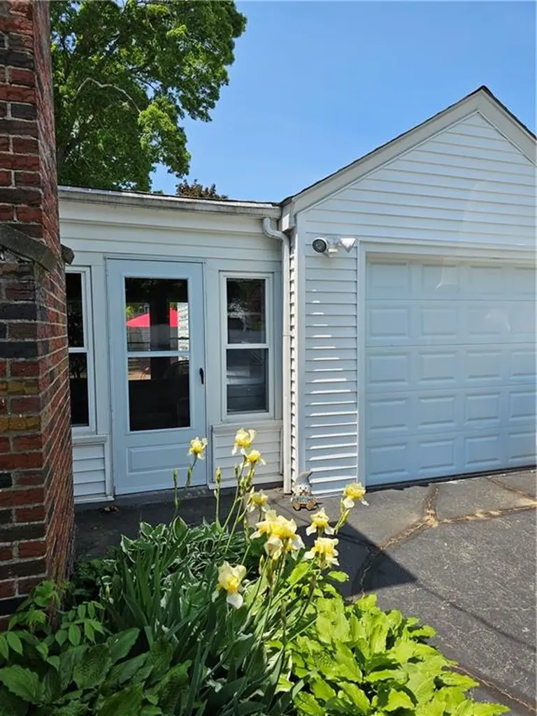 176 Columbia Avenue Pawtucket RI 02860