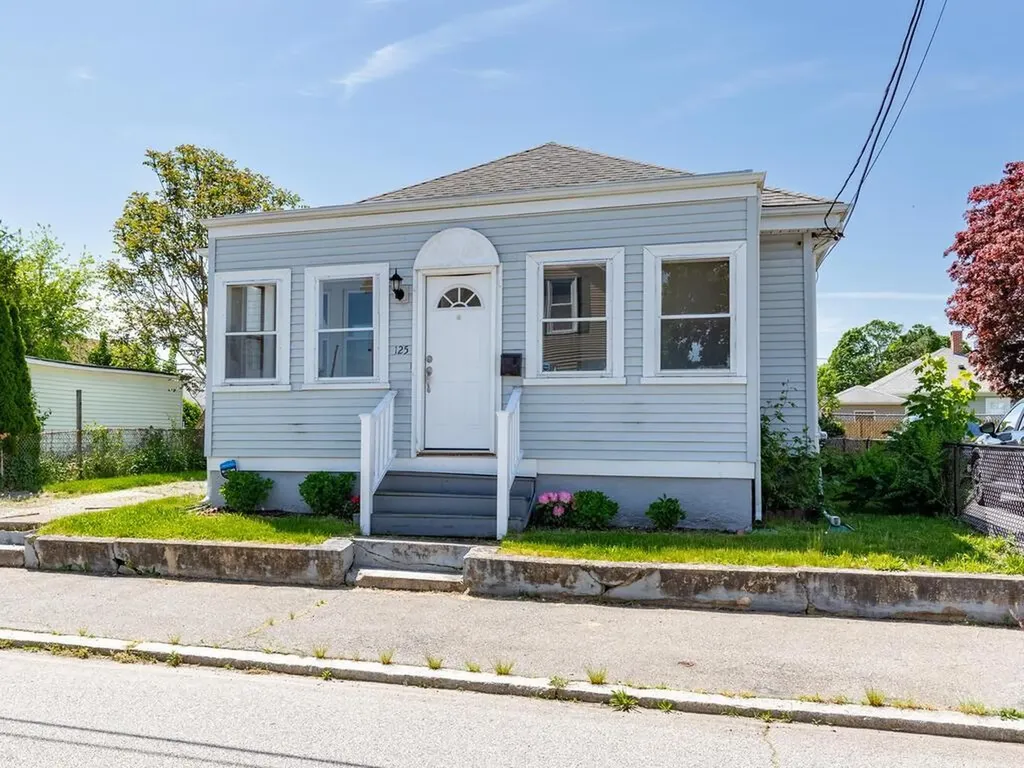 125 Hunts Avenue Pawtucket RI 02861