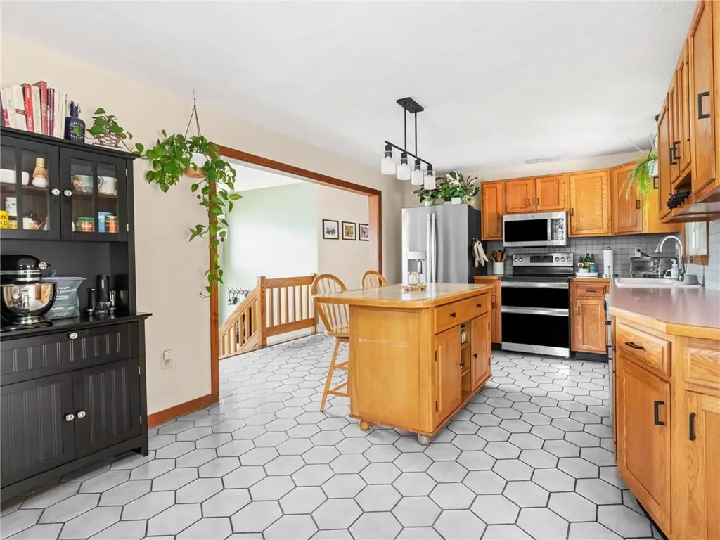 160 Mohawk Trail Cranston RI 02921