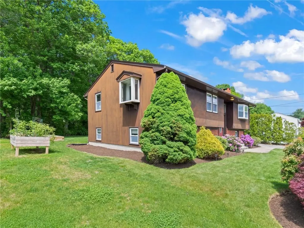 160 Mohawk Trail Cranston RI 02921