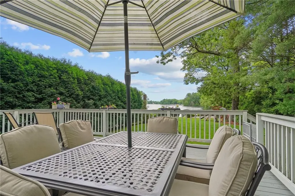 6 Weaver Road Johnston RI 02919