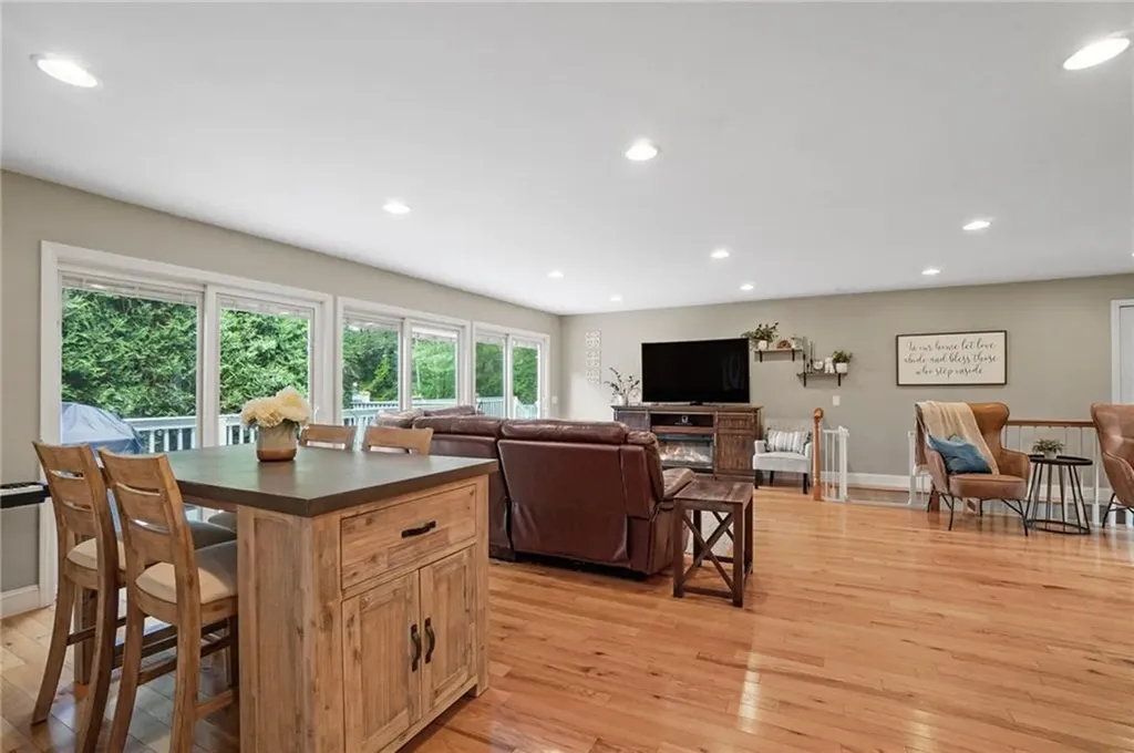 6 Weaver Road Johnston RI 02919