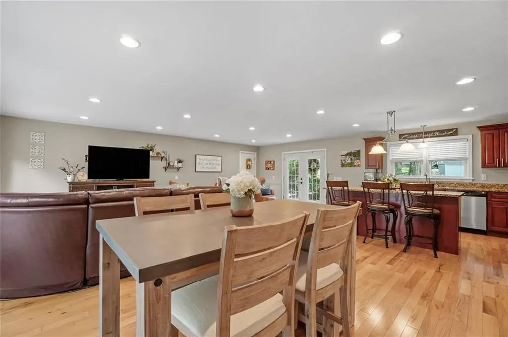 6 Weaver Road Johnston RI 02919