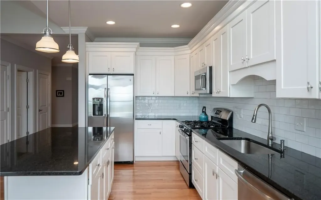 30 Brook Farm Road Portsmouth RI 02871