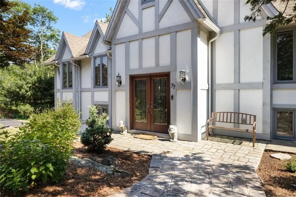 77 Maple Avenue Lincoln RI 02865