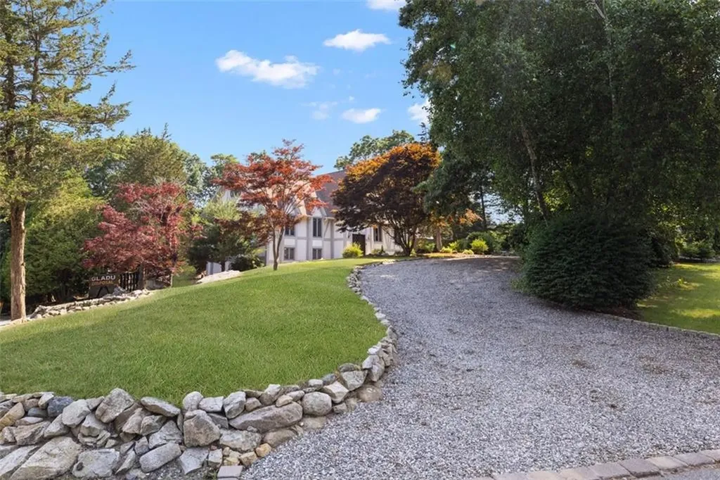 77 Maple Avenue Lincoln RI 02865