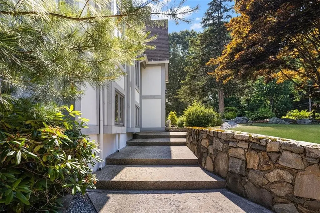 77 Maple Avenue Lincoln RI 02865
