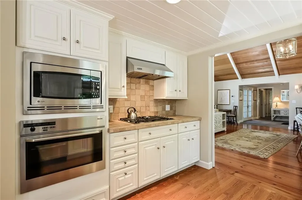 139 Harrison Avenue Newport RI 02840
