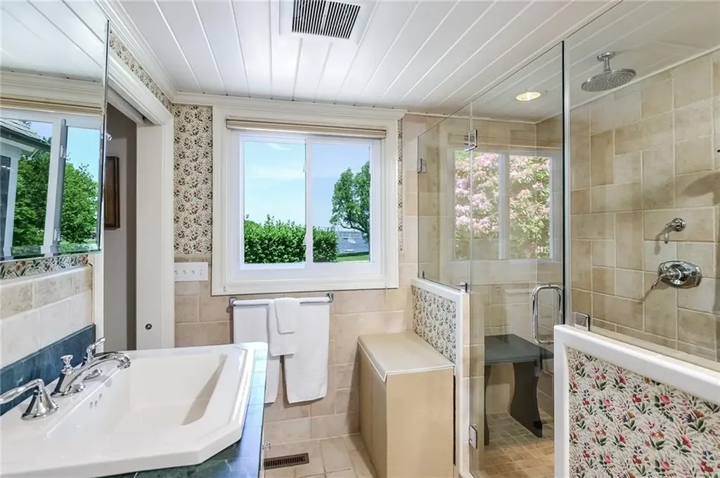 139 Harrison Avenue Newport RI 02840