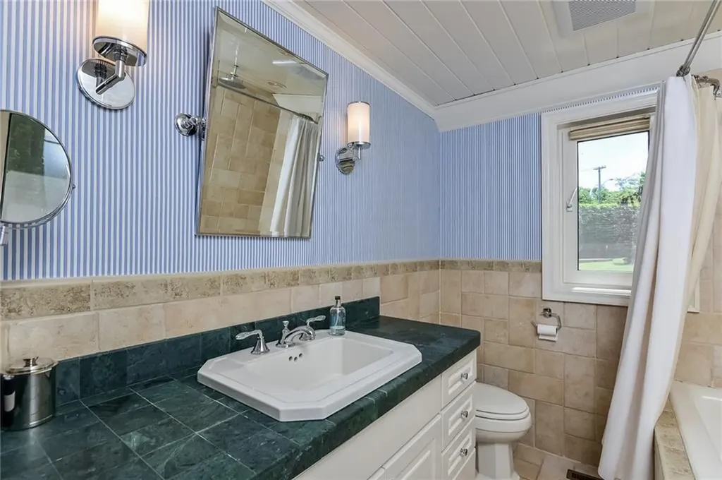 139 Harrison Avenue Newport RI 02840