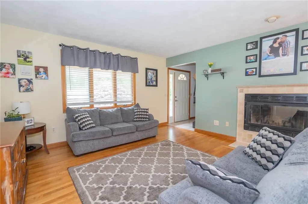 25 Oak Hill Drive Johnston RI 02919