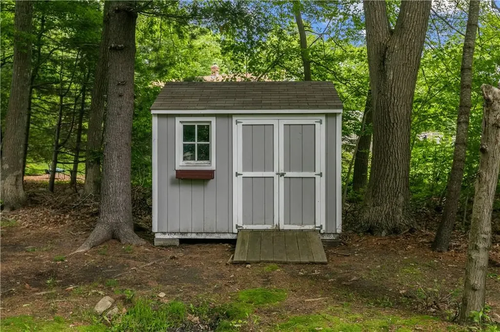 7 Robin Drive Exeter RI 02822