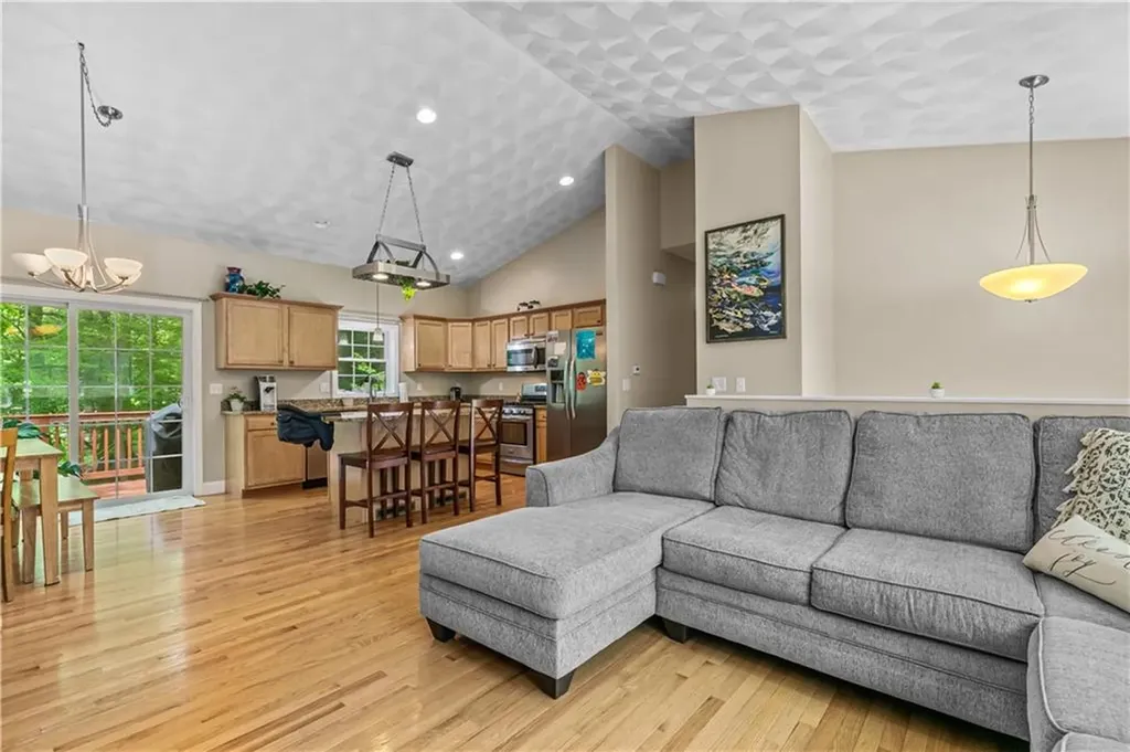 7 Robin Drive Exeter RI 02822
