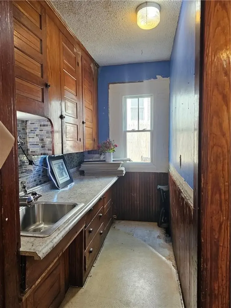 287 Mason Street Woonsocket RI 02895