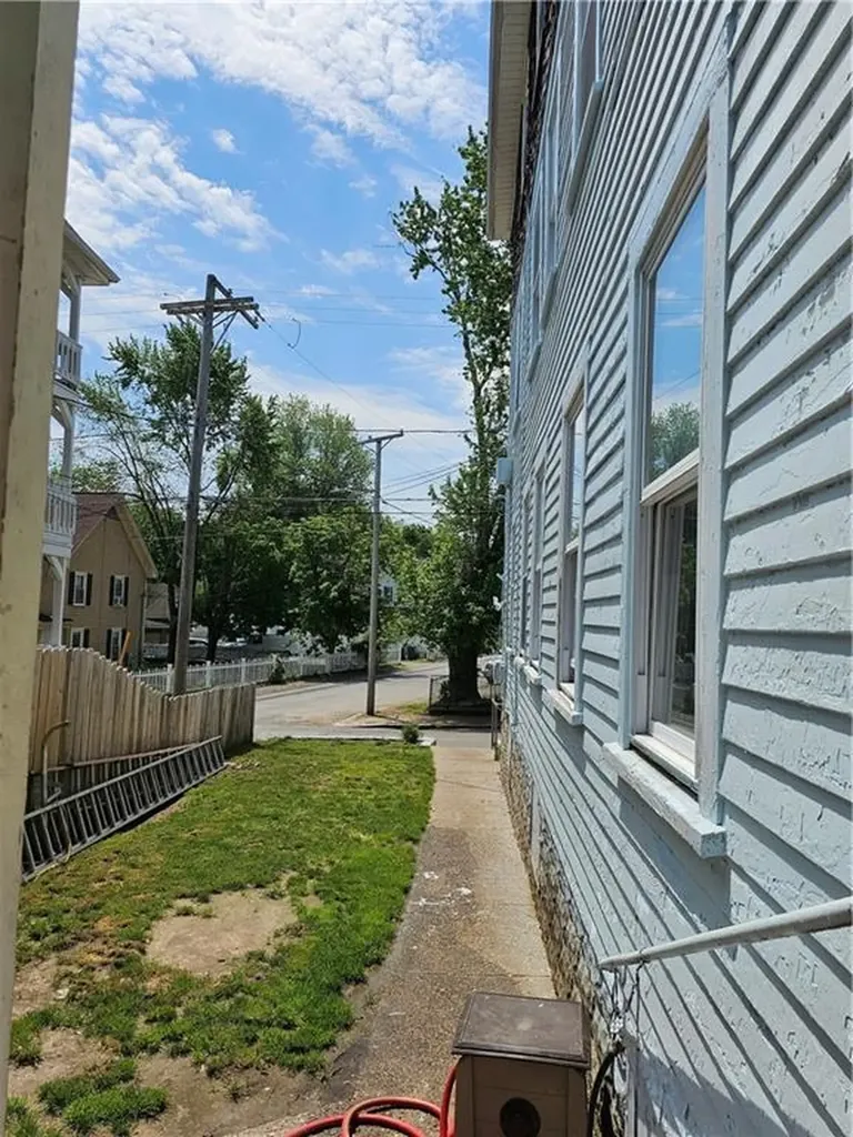 287 Mason Street Woonsocket RI 02895