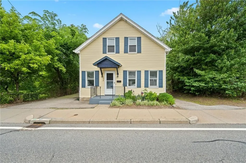 528 Warwick Avenue Warwick RI 02888