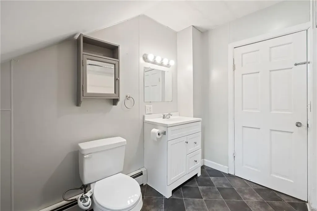 528 Warwick Avenue Warwick RI 02888