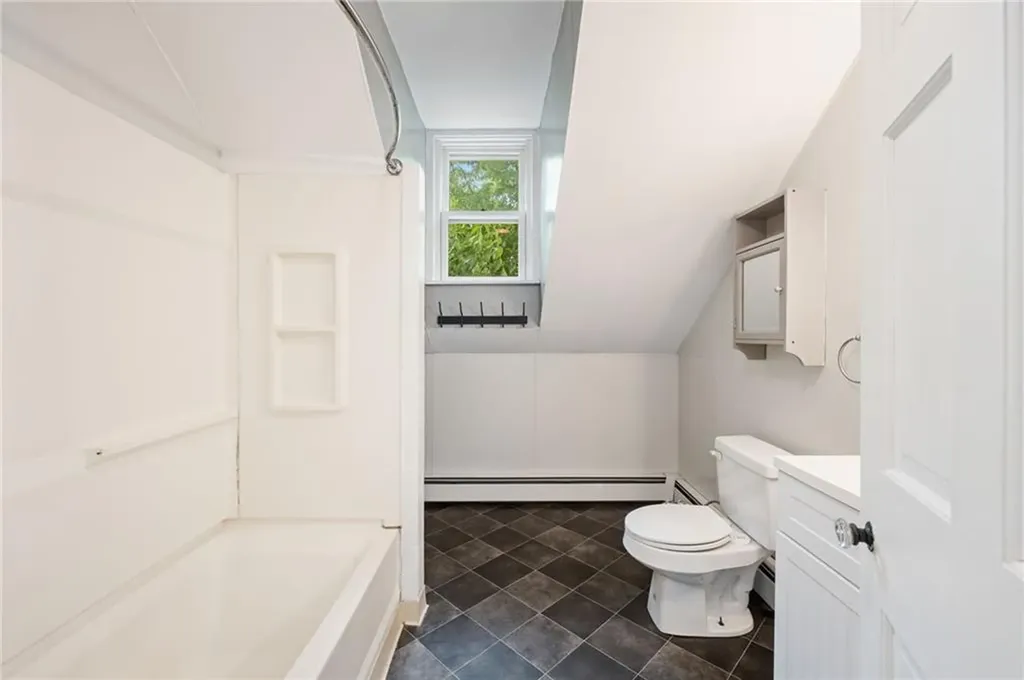 528 Warwick Avenue Warwick RI 02888
