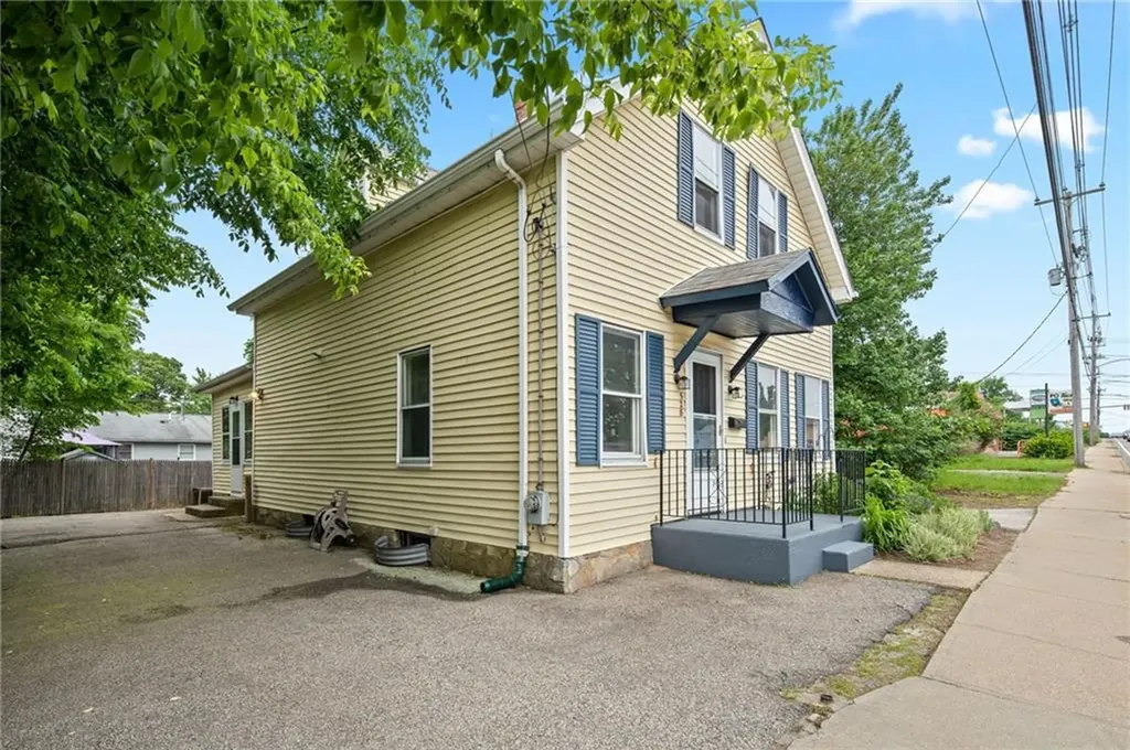 528 Warwick Avenue Warwick RI 02888