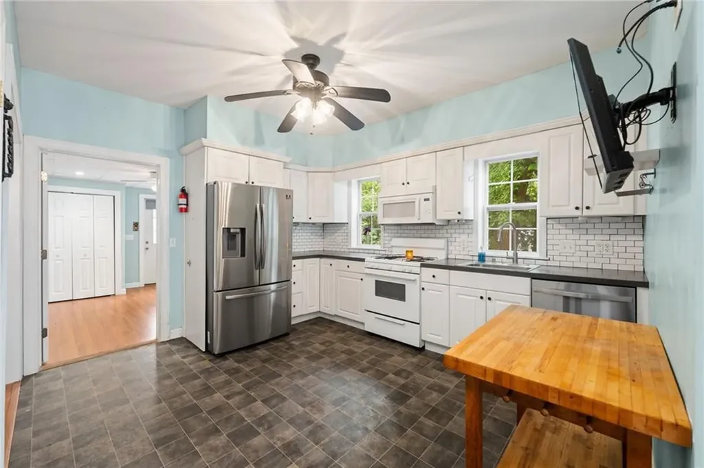 528 Warwick Avenue Warwick RI 02888