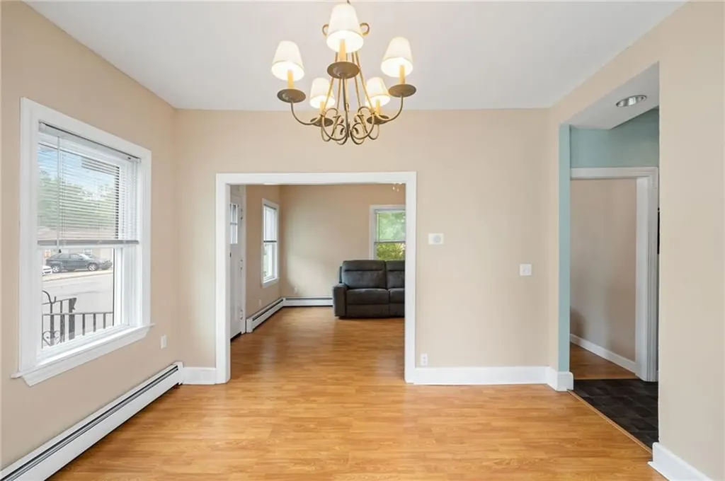 528 Warwick Avenue Warwick RI 02888