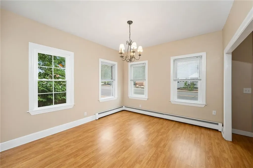 528 Warwick Avenue Warwick RI 02888
