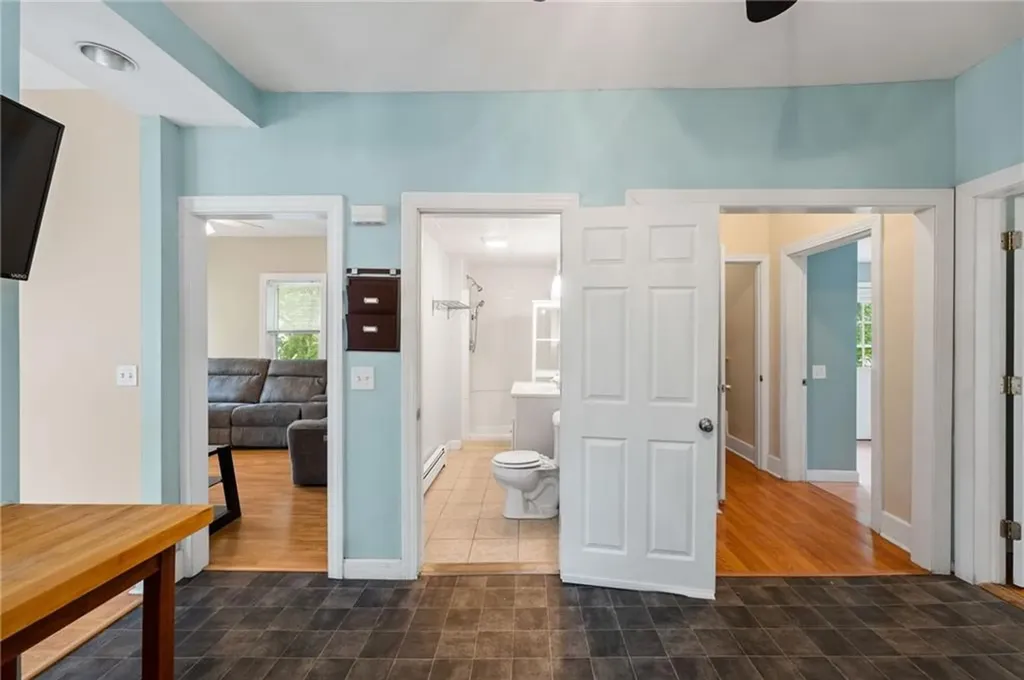 528 Warwick Avenue Warwick RI 02888